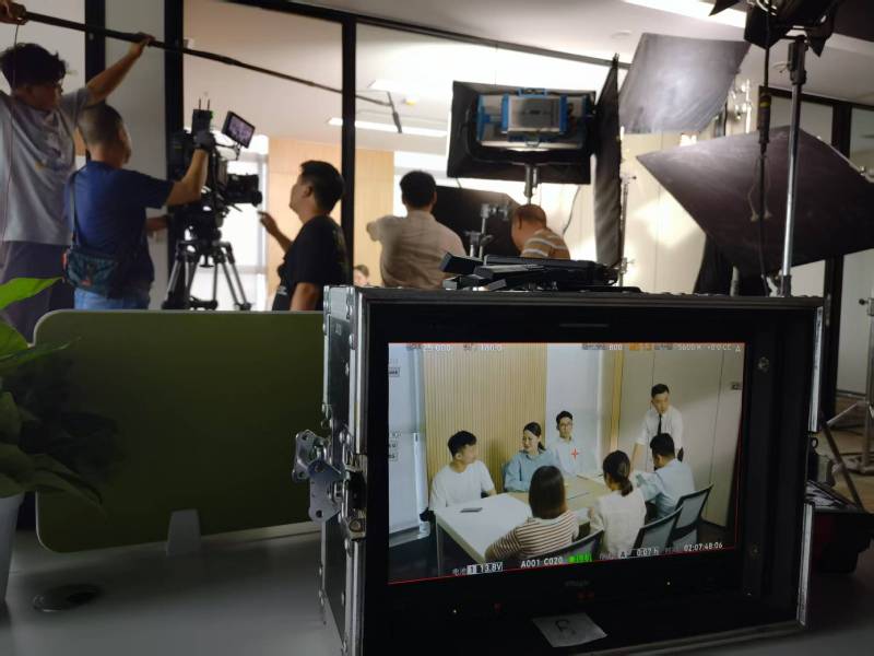桐庐县TVC拍摄公司：科技产品视觉化大师，诠释未来感与功能美学